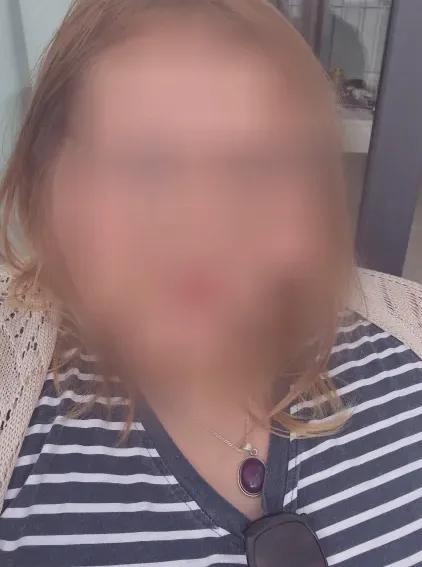 Ela, 23