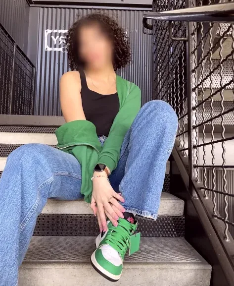 Esra, 20