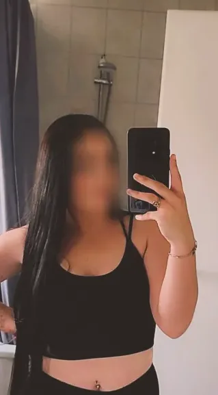 Jacqueline, 28