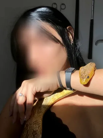 Juliane, 27