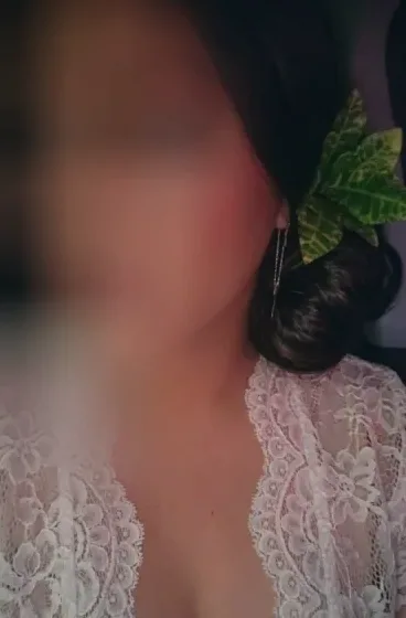 Melina, 35