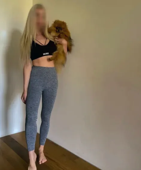 Nicole, 24