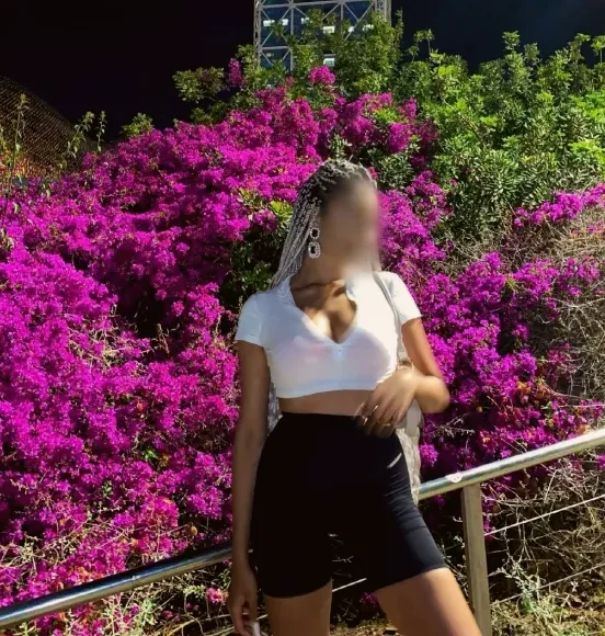 Nina, 36