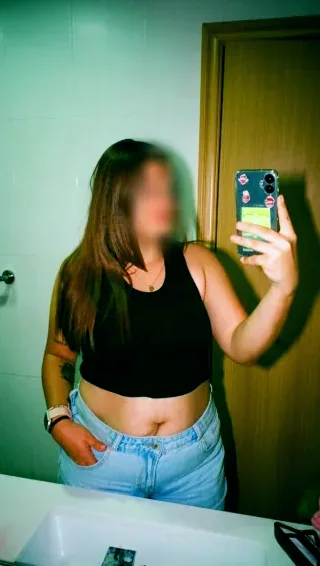 Sandra, 28