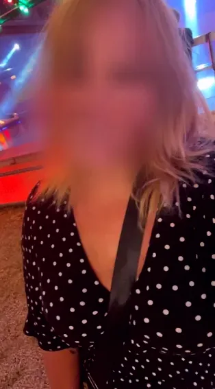 Saskia, 28