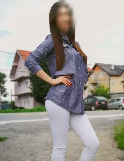 Viktoria, 26